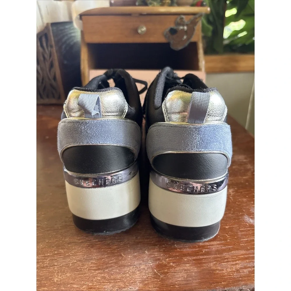 Skechers shown minor
